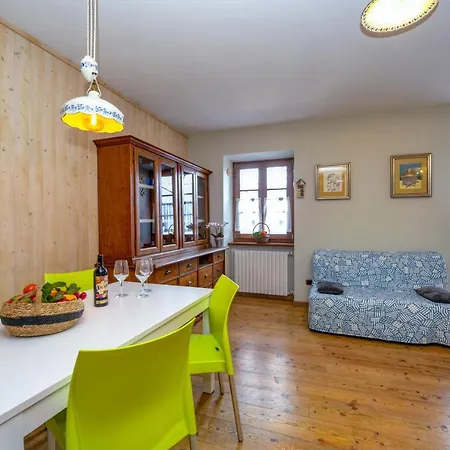Holiday home Casa Nel Borgo - Casa Oliva