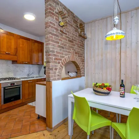 Holiday home Casa Nel Borgo - Casa Oliva